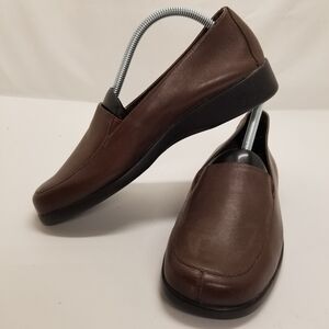 Softspots Womans Size 10 Brown Leather Loafer Slip On Comfort Classic Moc Toe